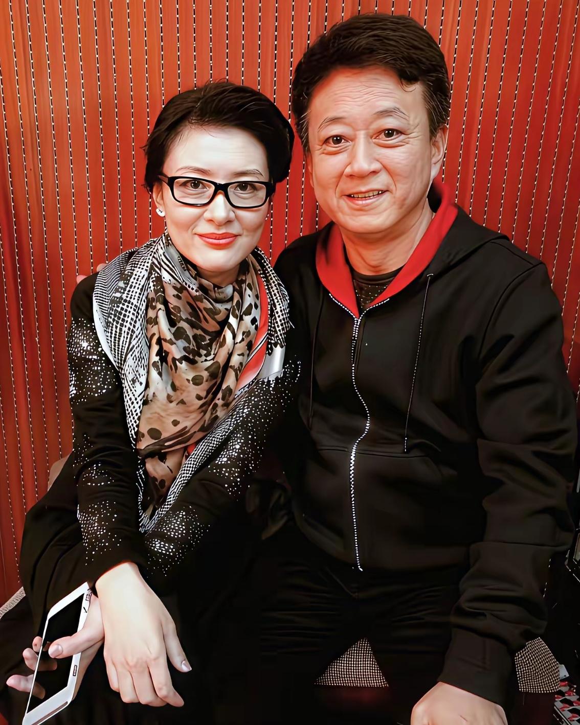 哇塞……[震惊][震惊][震惊]
曾经家喻户晓的两大金牌名嘴，满腹才情谈吐不凡，