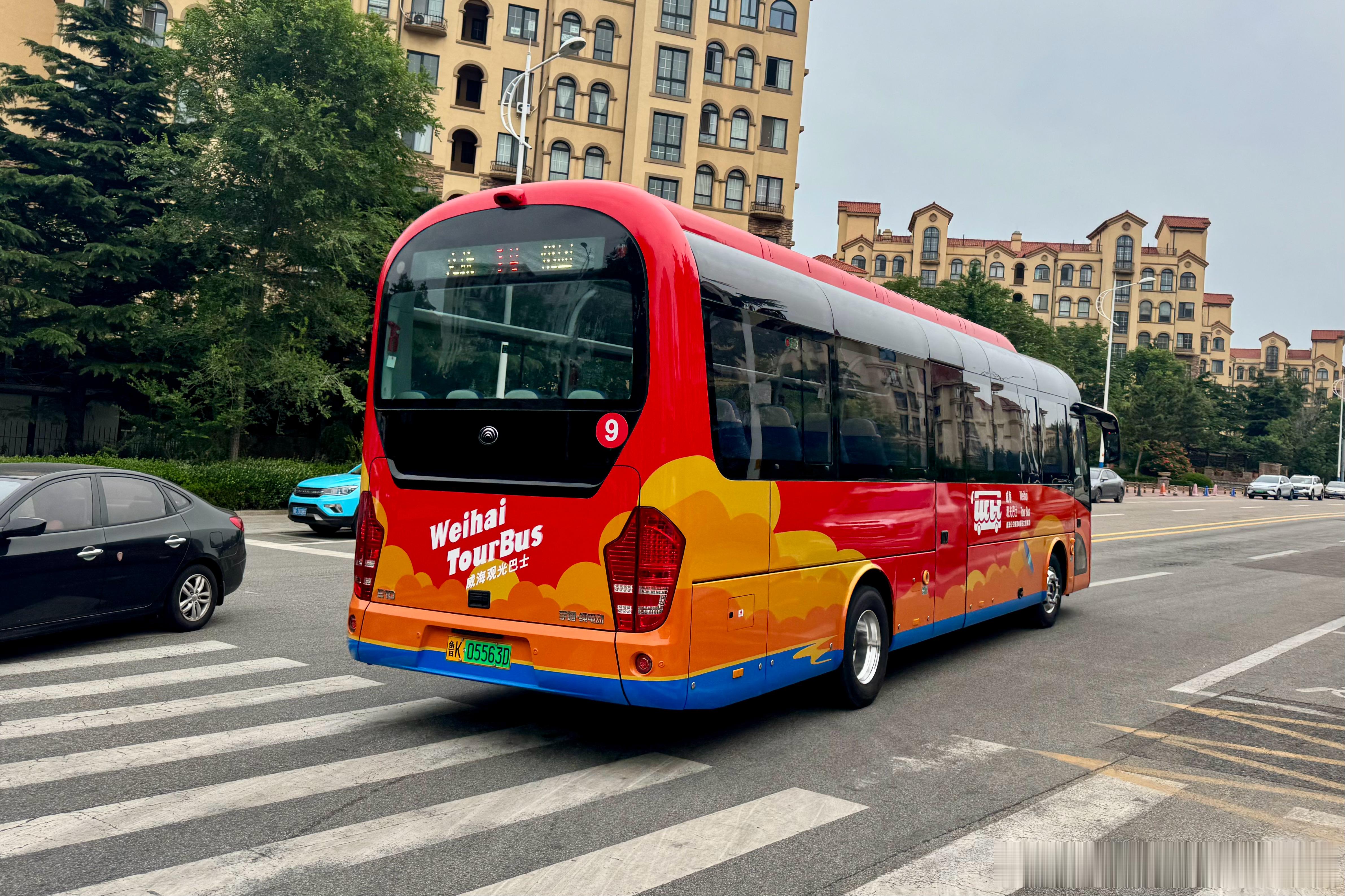 威海市day2，从海边回来偶遇一个带传统后视镜的E10观光车，新一批拨乱反正了属