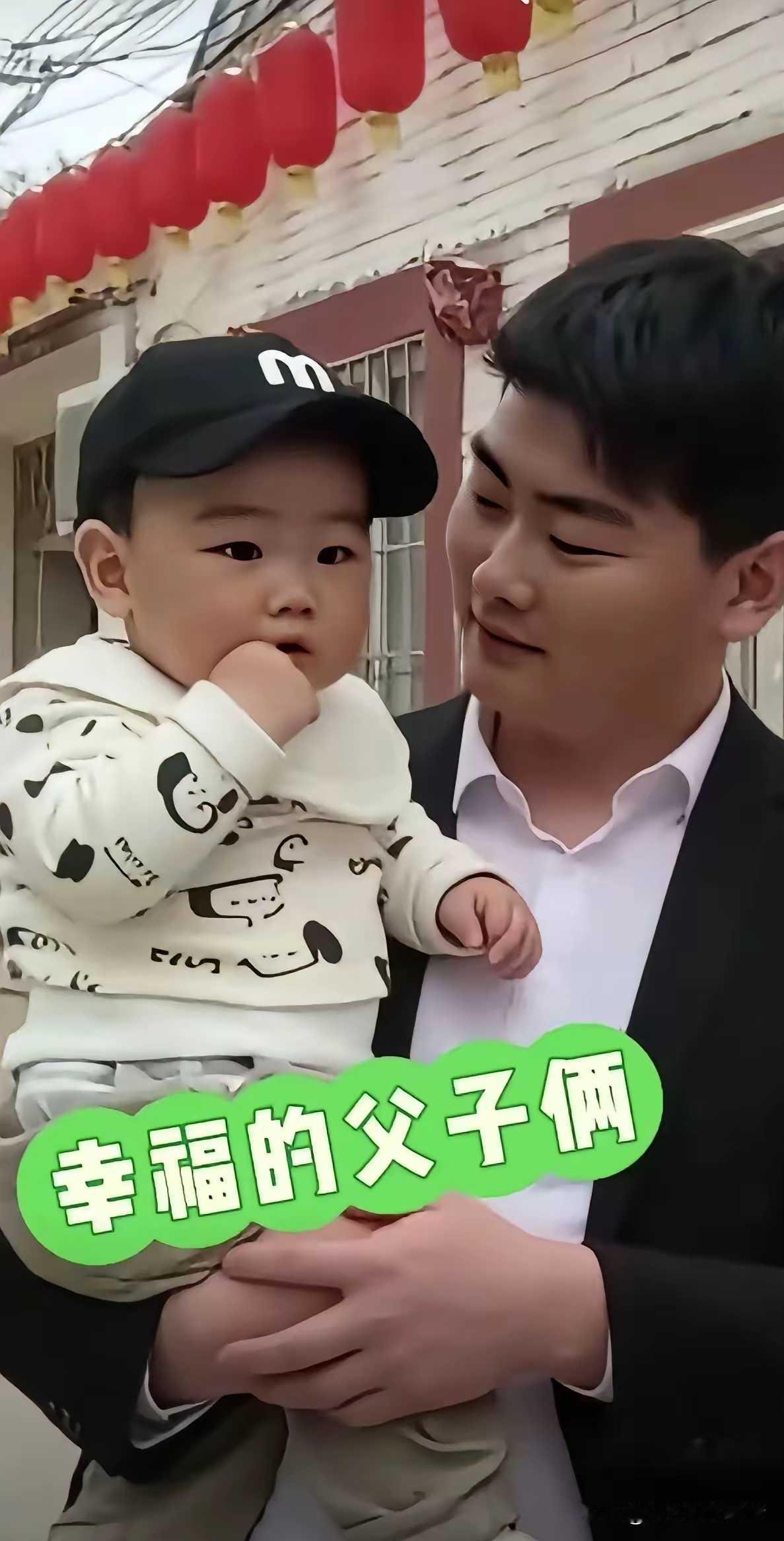 大衣哥家真是娶了好儿媳，第一任儿媳把朱小伟当成傻子，结婚一直没有怀孕，还用大衣哥