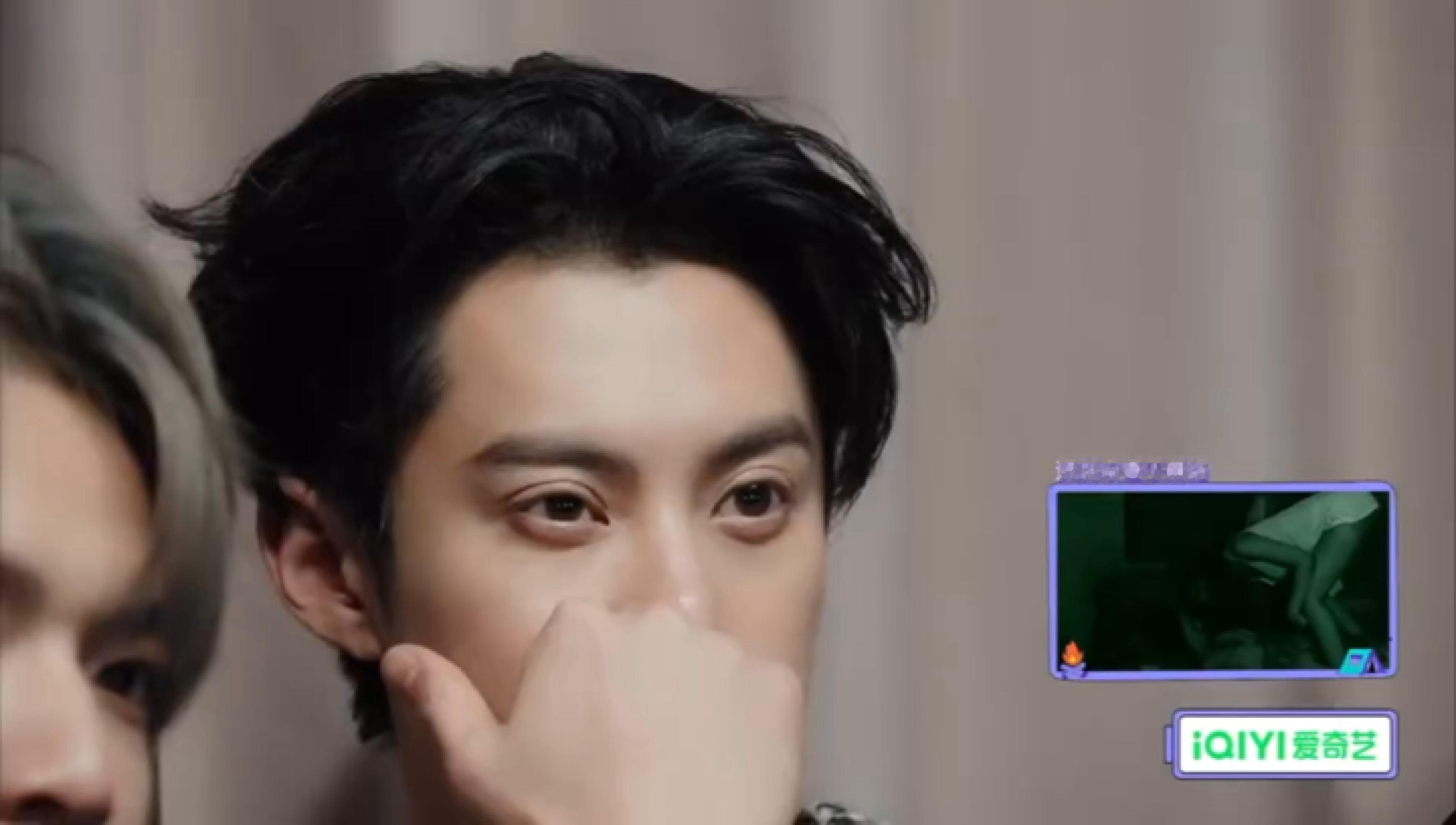 王鹤棣刘耀文胆小还嘴硬什么时候能不被王鹤棣看鬼片的反应逗笑我就长大了哈哈哈哈哈哈