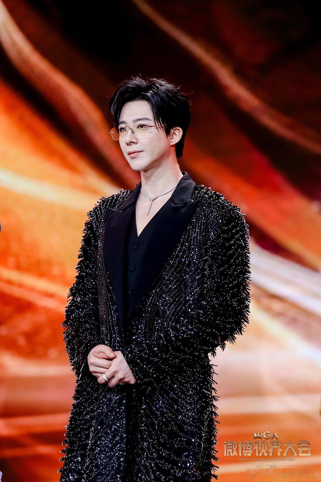 刘宇宁舞台听得我直起鸡皮疙瘩 刘宇宁舞台直拍太绝了！开口瞬间鸡皮疙瘩掉一地，嗓音