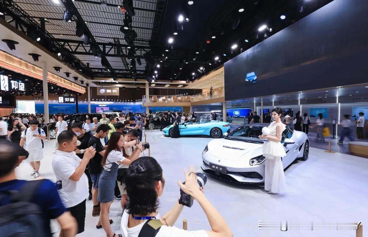 快来看，本届成都车展发生了什么？？

     腾势Z Coupe（硬顶版）迎来