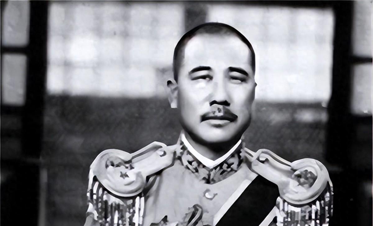 张宗昌一日回家四个姨太太在打牌，女人一见张宗昌回来了，都不约而同的围在张宗昌身边