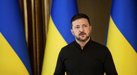 乌克兰都快打灭国了，为什么还不愿意投降？其实说白了，不是不想，而是不敢！原因很简