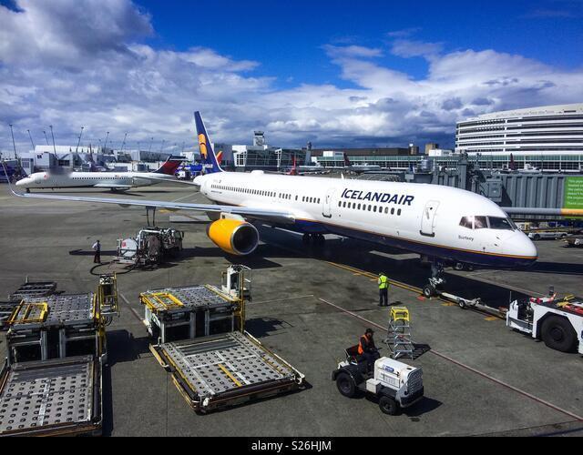 美国史上持续时间第二长的政府停摆已进入第27天，空中交通管制员纷纷请病假且“身心