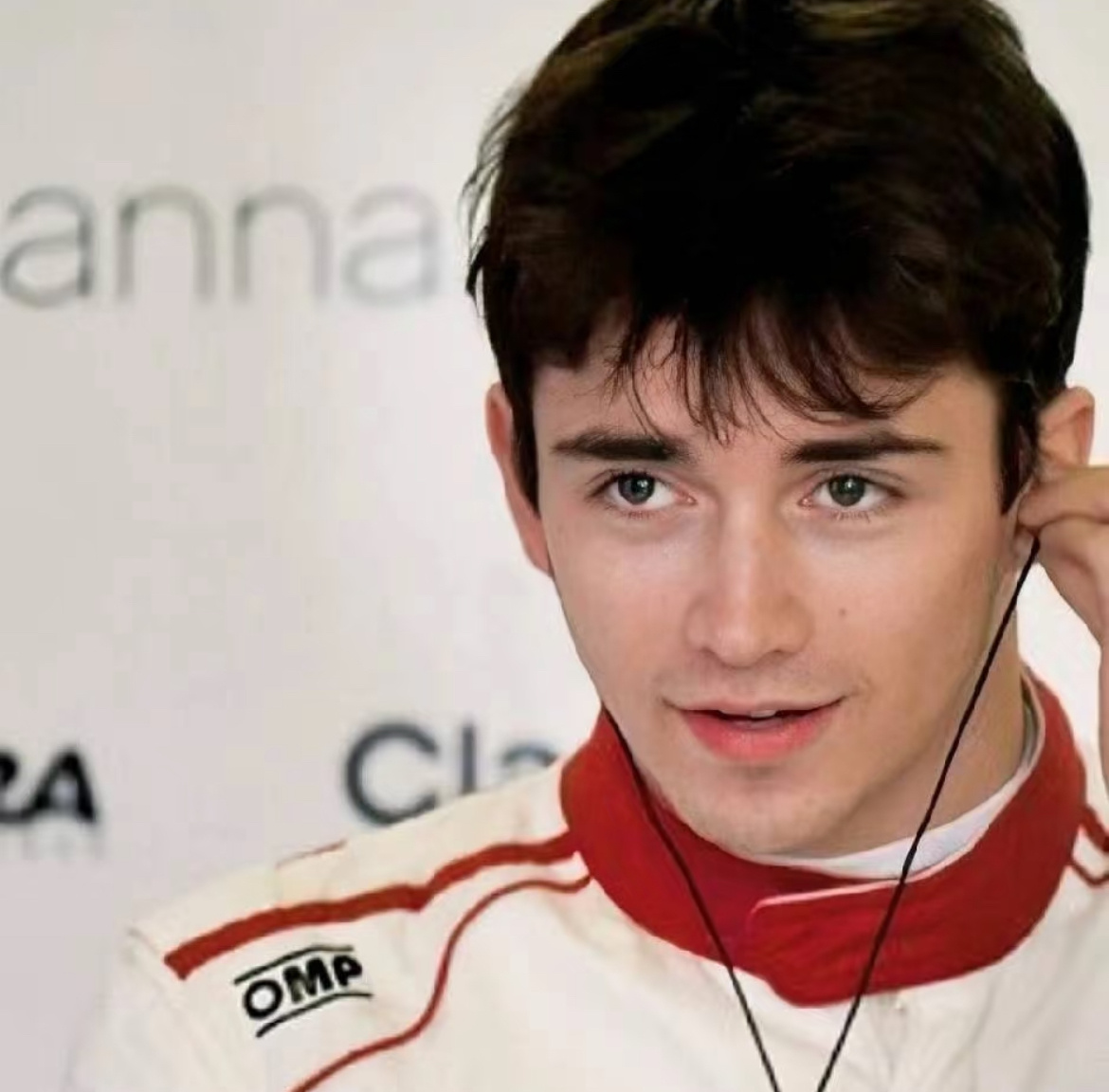 一晃而过的神颜路人群演 偶买噶。。电影《F1：狂飙飞车》里这些个一晃而过的路人群