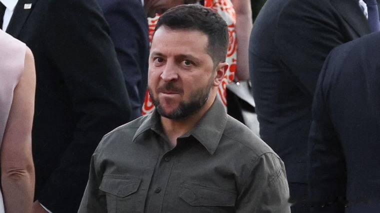 🇺🇦与此同时，泽连斯基推出了他的十二点计划，旨在结束战争：

— 冻结当前战