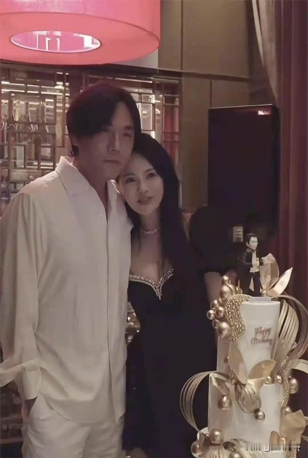 伊能静的眼光一向很高，就拿她为秦昊准备的蛋糕来说，看着就很贵气。