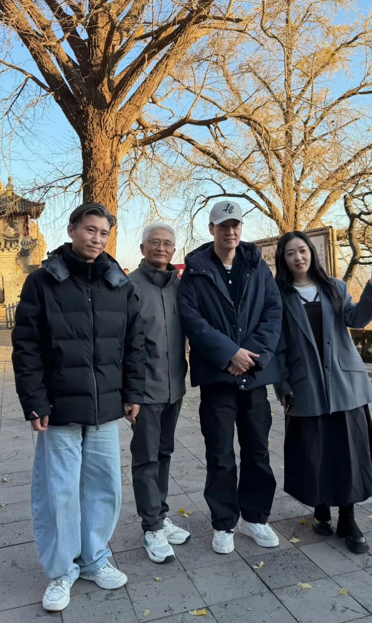 感觉辛柏青状态还挺好的，应该是慢慢走出来了，不容易呀。好男人，祝他以后一切都好吧