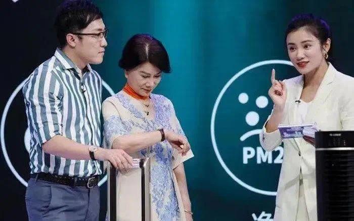 “每天只要看董总说什么做什么，我就觉得很幸福！”最近王自如一段狂拍马屁的访谈令人