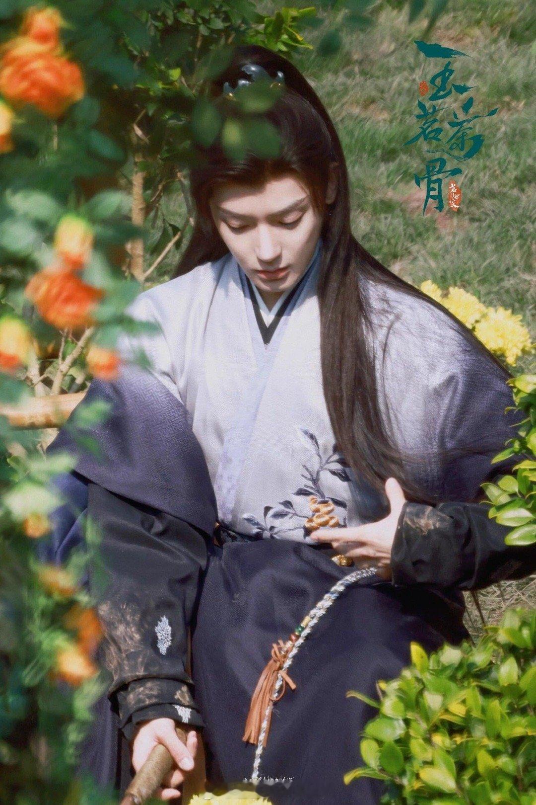 侯明昊这一幕不亚于甄嬛复宠 如果说甄嬛复赢靠的是天时（蝴蝶）、地利（御花园）、人