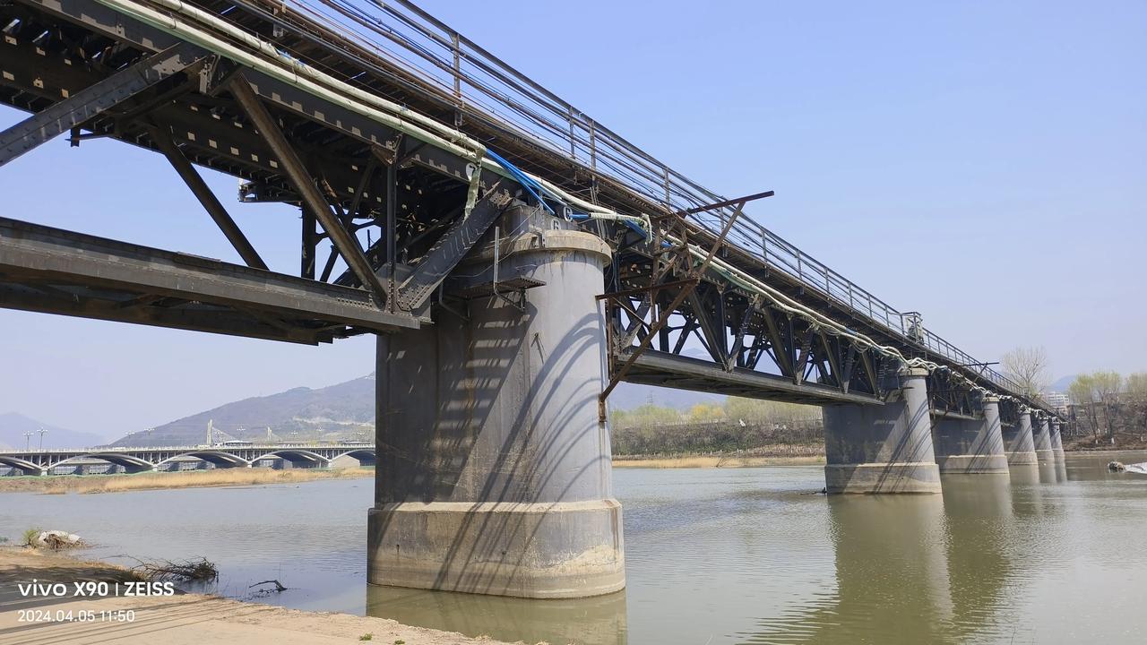 冬日生活打卡季听说北京丰沙线又开了。不知真假，那天去看看，有几个地方想去，也尝试