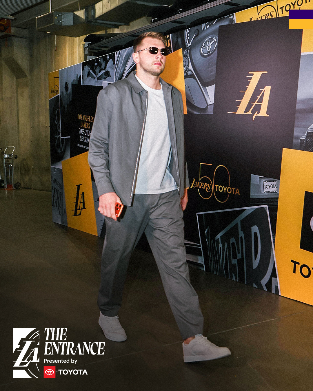 入场NBA新赛季揭幕NBA新赛季第一声加油勇士vs湖人 ​​​