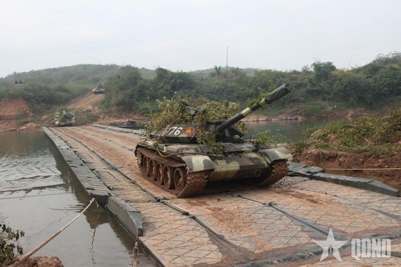 越军第一军区第3步兵师举行两级指挥机关和实兵空包弹演习
越南《人民军队报》称从1