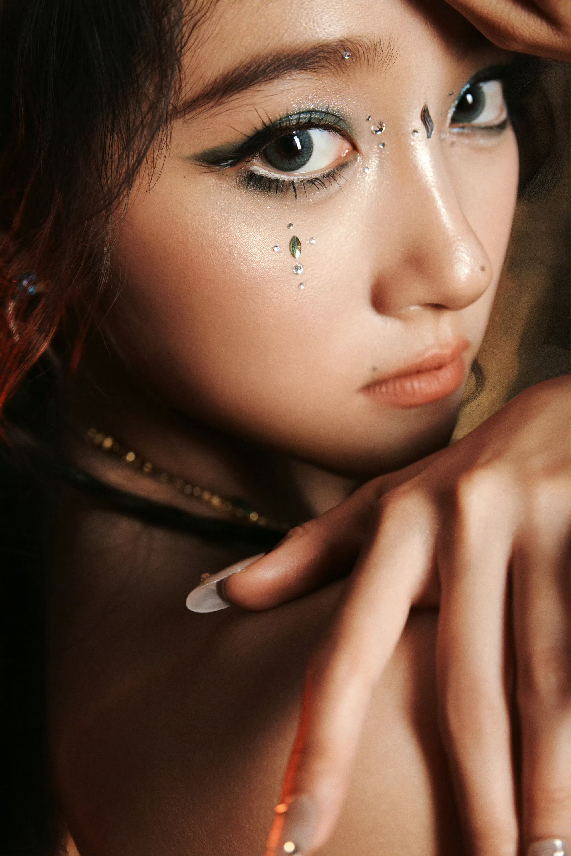 关晓彤蛇女妆晓彤这造型美得像从油画里走出来的，太美了[哇] ​​​