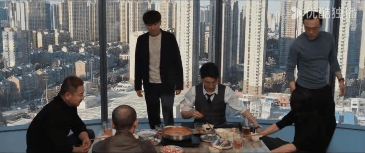 以法之名反派嘌呤一定很高《以法之名》的反派太接地气了！别人反派搞事配红酒，他们直