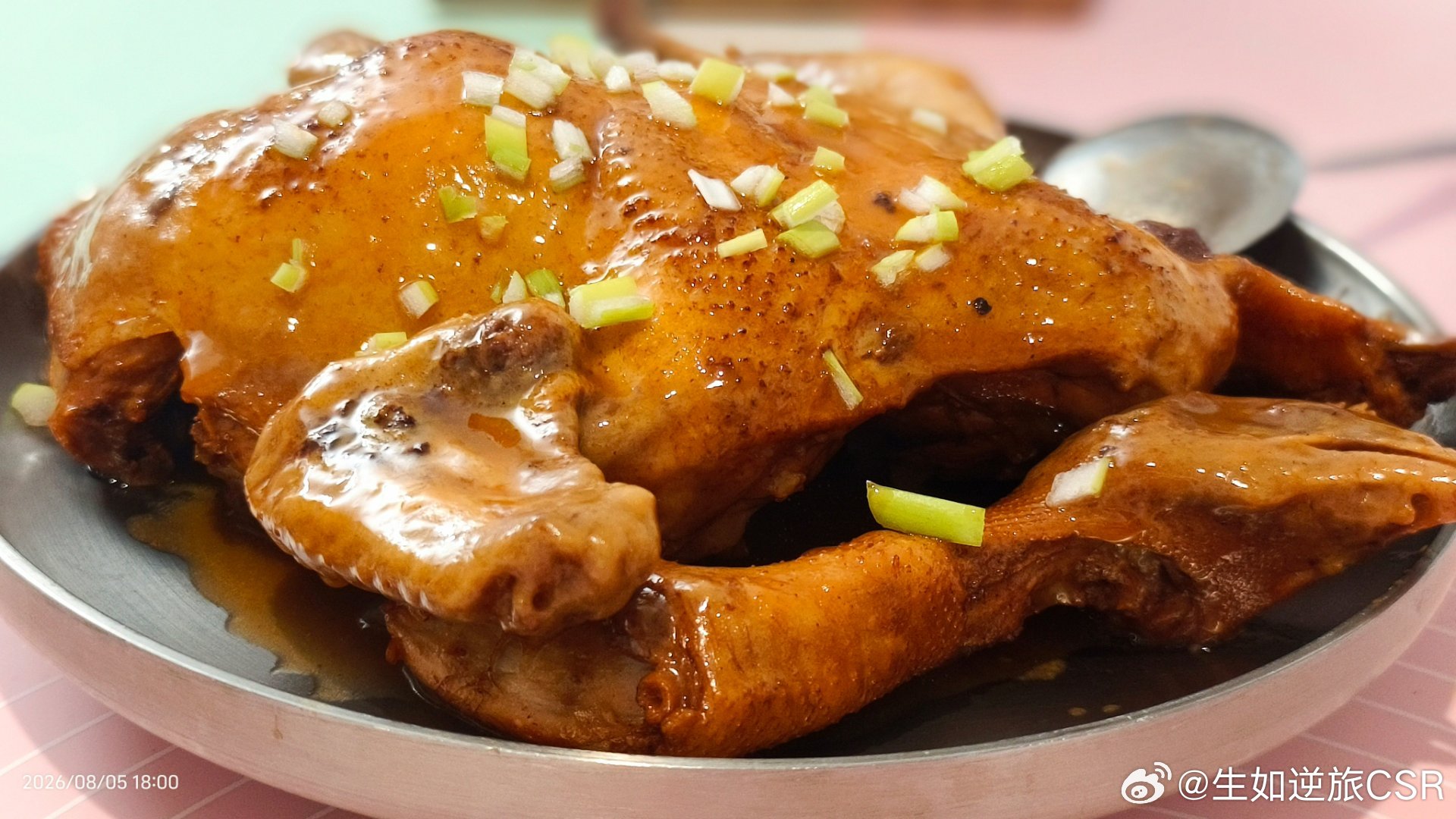 今日晚餐 女兒回來，天天大魚大肉—蔥香燒雞，清蒸鱸魚🐟，醋熗青番茄，尖椒瓜皮。