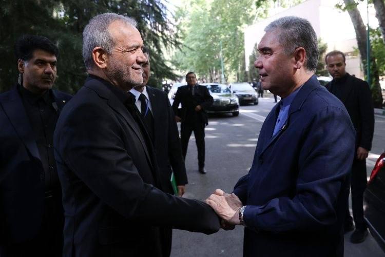 🇮🇷🇹🇲 伊朗伊斯兰共和国总统马苏德·佩泽什基扬迎接前来参谒殉难伊玛目的