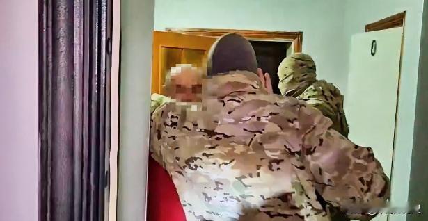 乌克兰暗杀失败[嘘]
  
车还没发动，刺杀者就被干掉了，12月1日，俄罗斯官方