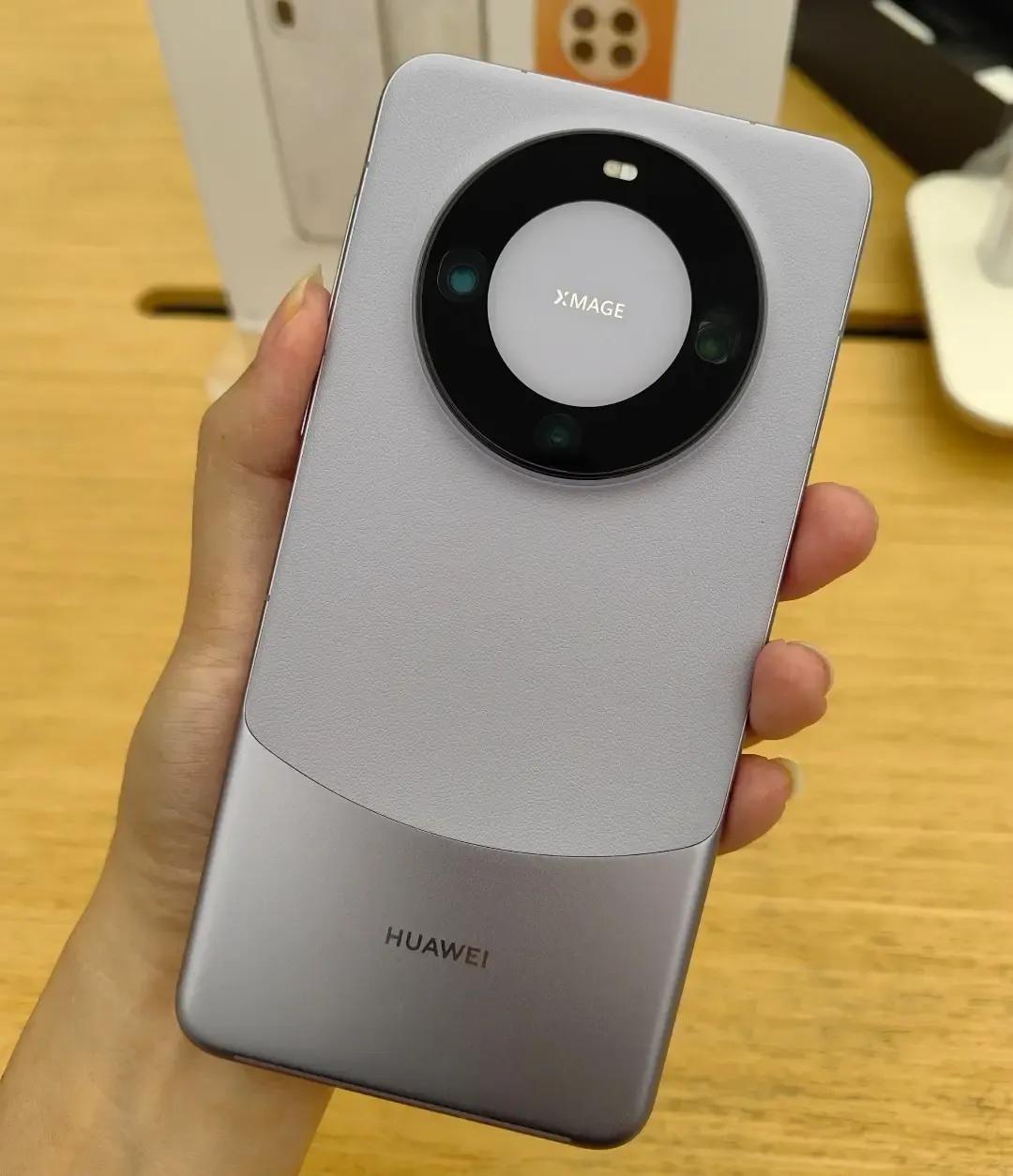 我想问问大家，Mate 60Pro的真实感受怎么样？到年底了，是时候准备给自己置