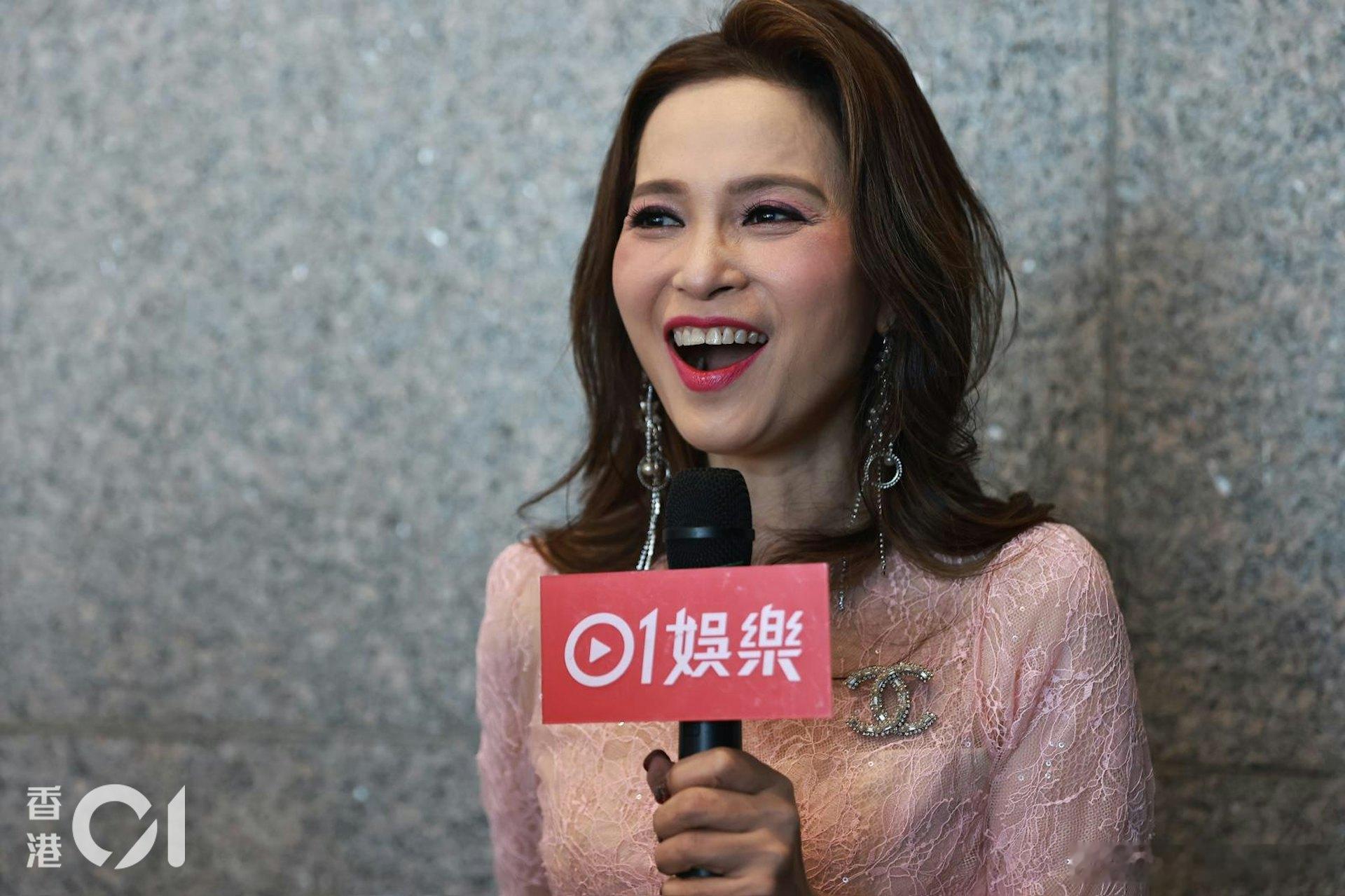 樊亦敏自爆銀幕初吻對象係李克勤 談戴志偉「伸脷」風波：每人都有底線.  樊亦敏日