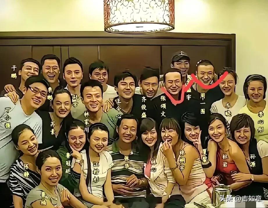 都说张颂文和周一围好的不得了，看看到早期的老照片，才知道他俩是同学[笑]