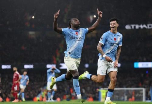 根据英超联赛官方的消息，曼城边锋多库被评为英超第11轮最佳球员。英超第11轮的比