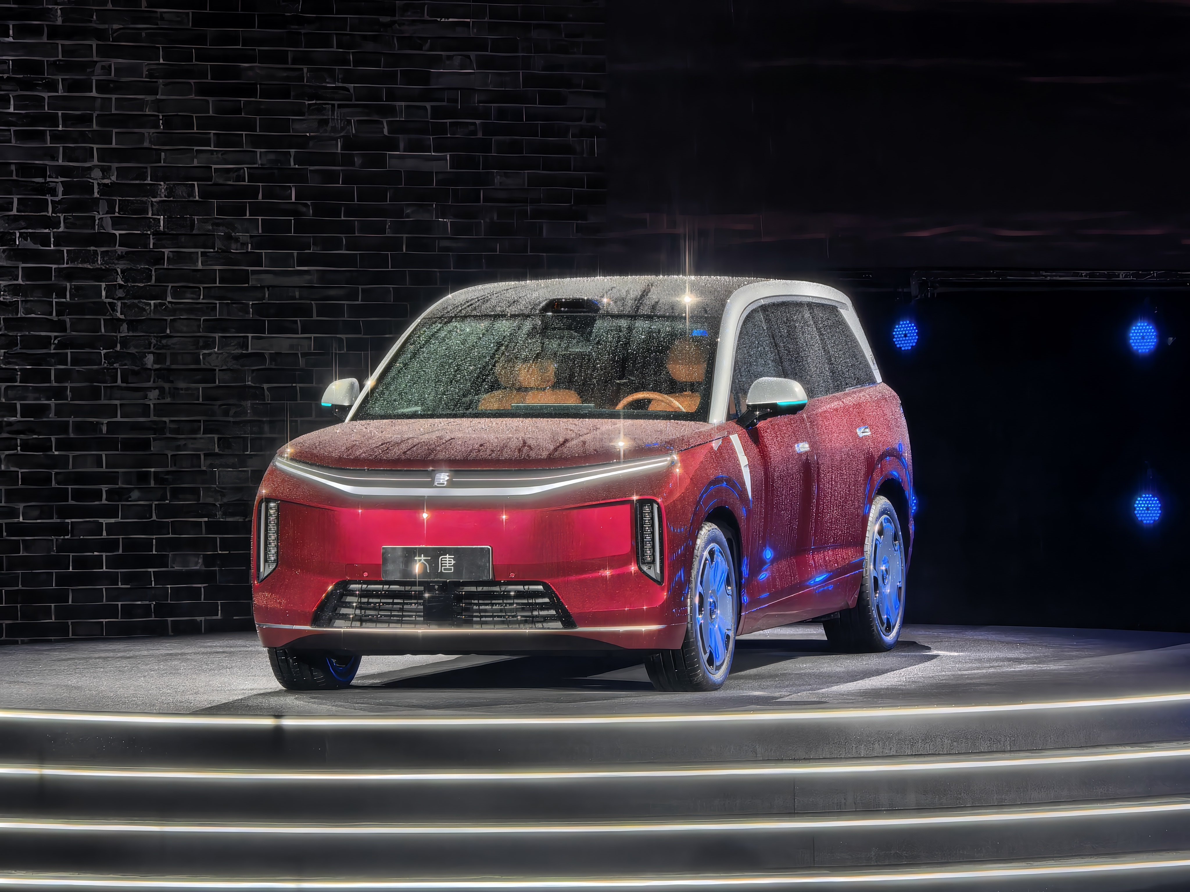 比亚迪大唐  23.99万到30.99万，起步续航就是800公里，大型suv 纯
