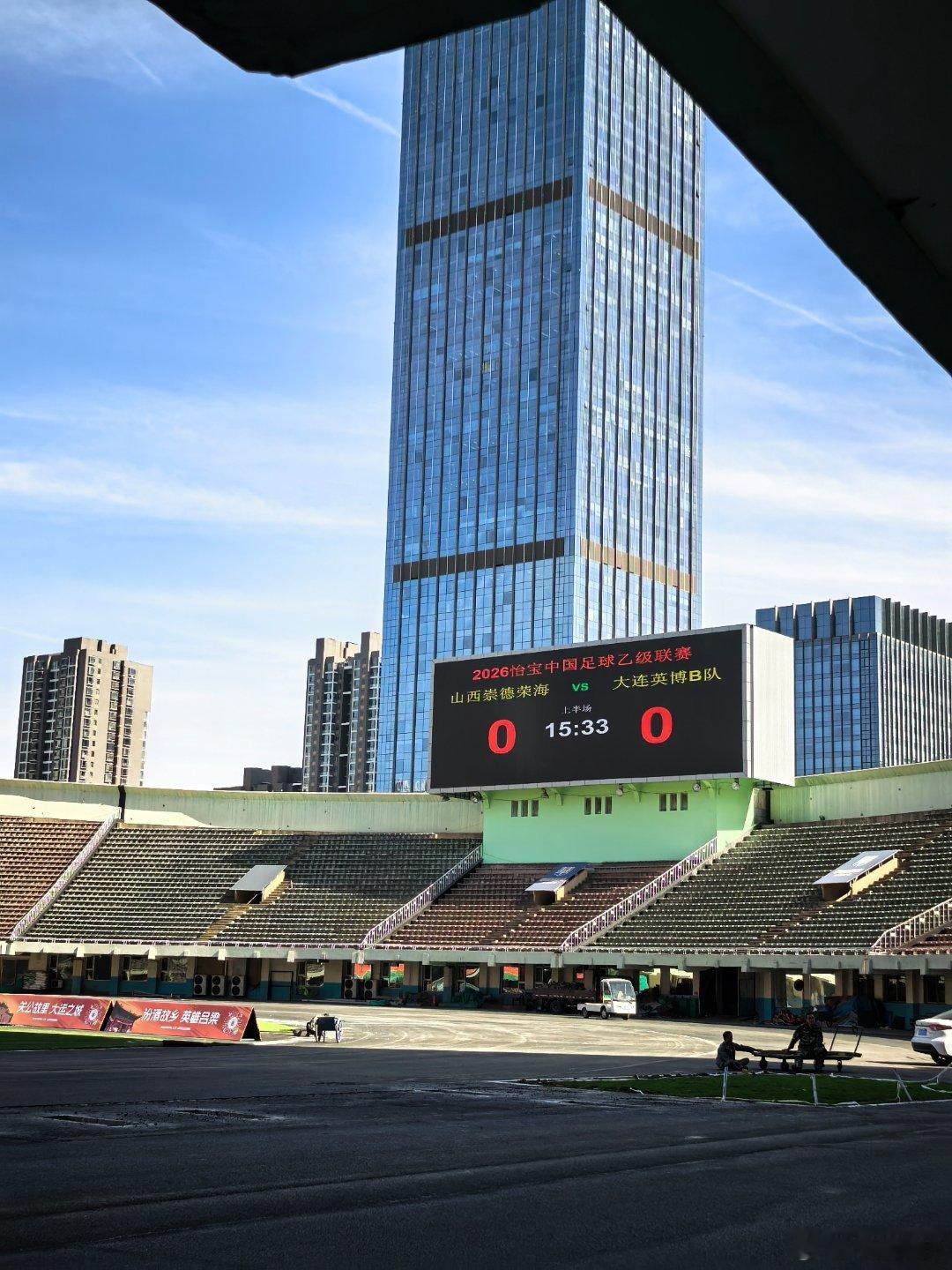 更衣室出来都懵了，这个场地边适合玩漂移啊