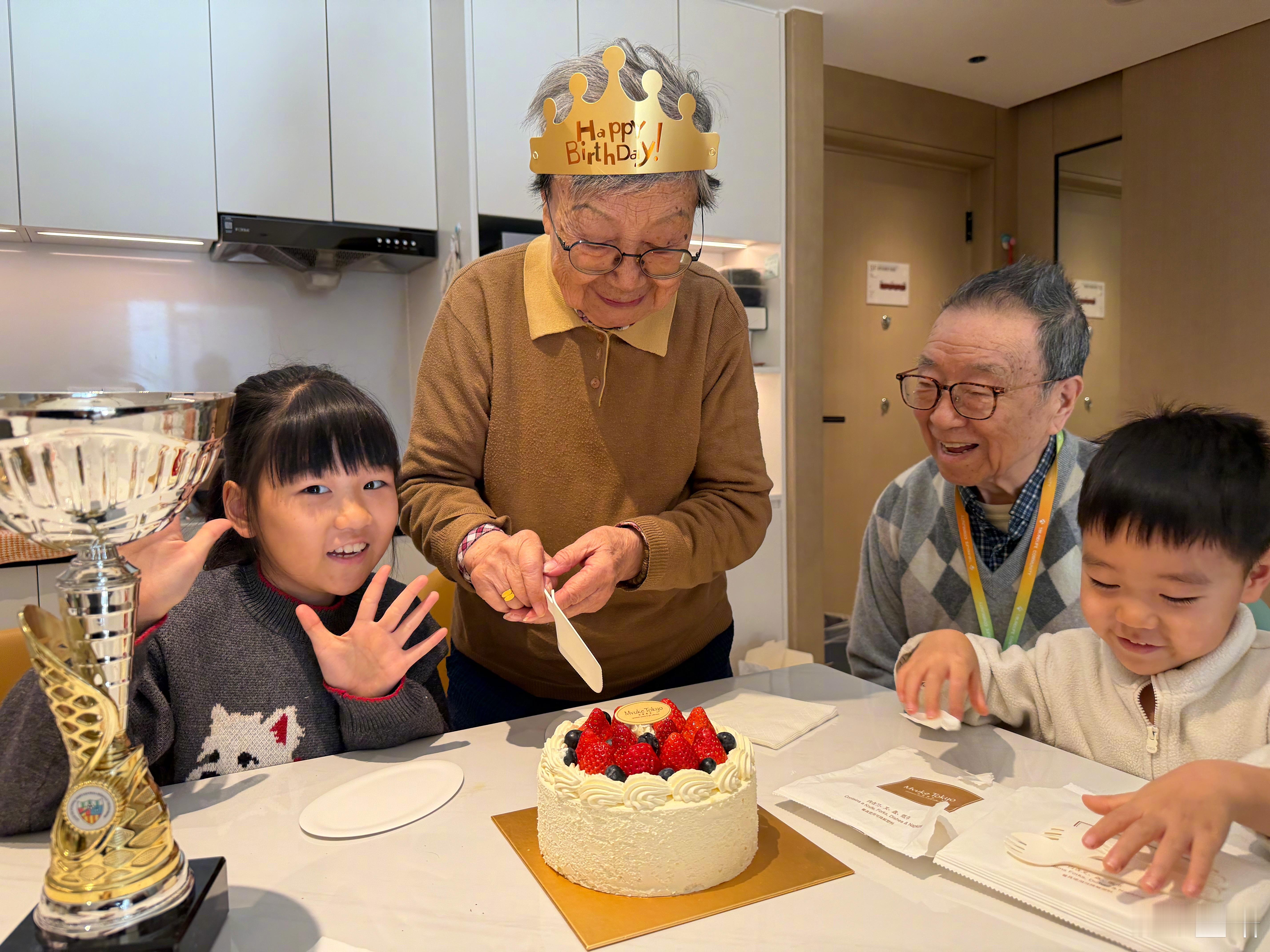 祝老妈八十七周岁，生日快乐🎁🎊🎂健康平安，寿比南山！ 