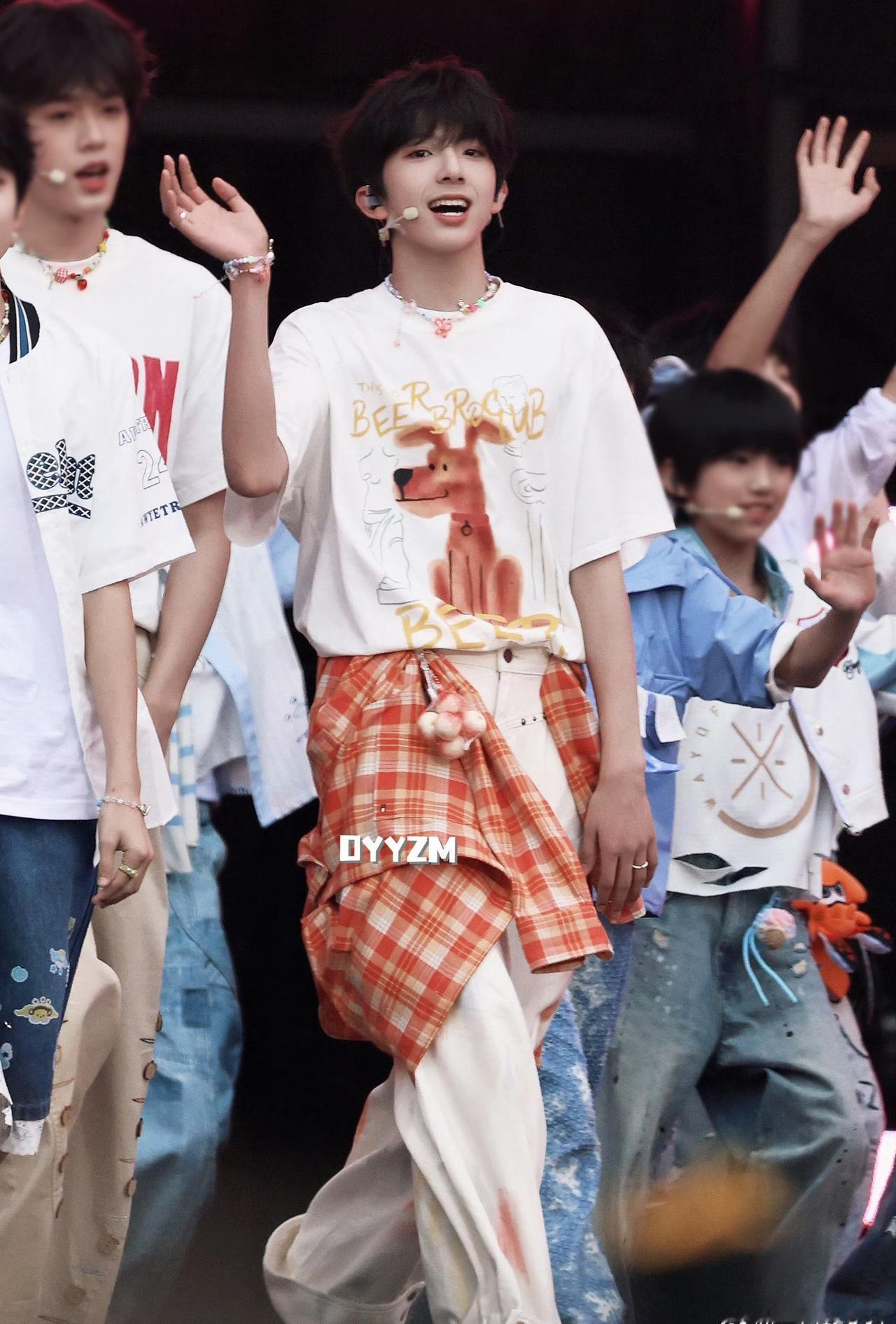 陈浚铭陈浚铭好优越的下颌线陈浚铭陈浚铭 四代第一门面陈浚铭 四代唯一top陈浚铭