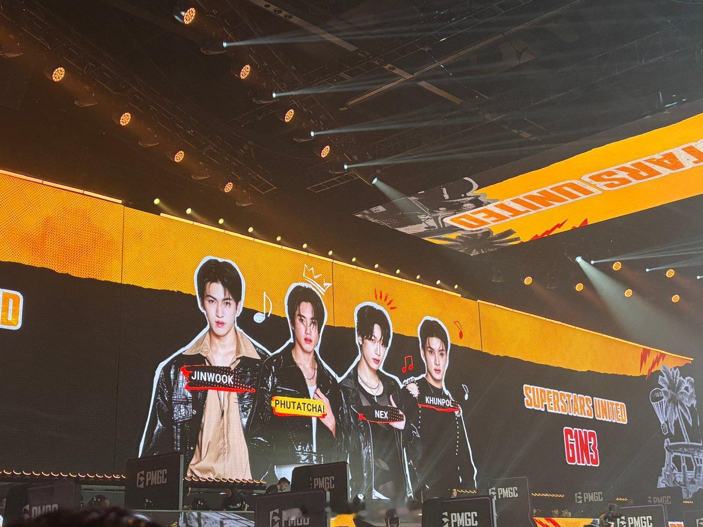 今天场馆里活动好多有没有人给路酱科普一下，都不认识啊全球总决赛第二日 路酱的赛事