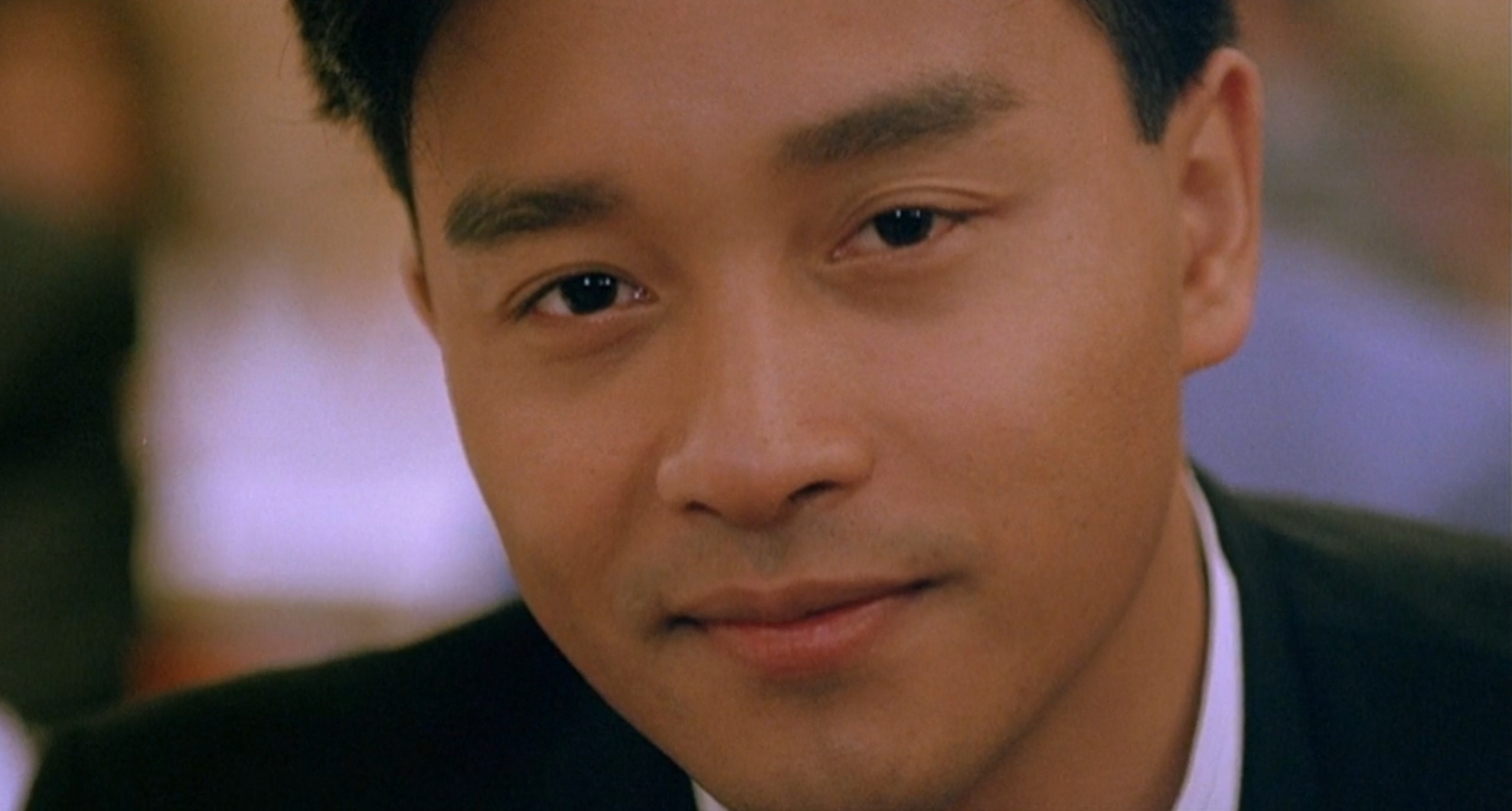 张国荣 第二部的发挥空间更大，第一部那会少年感都要溢出屏幕了。 