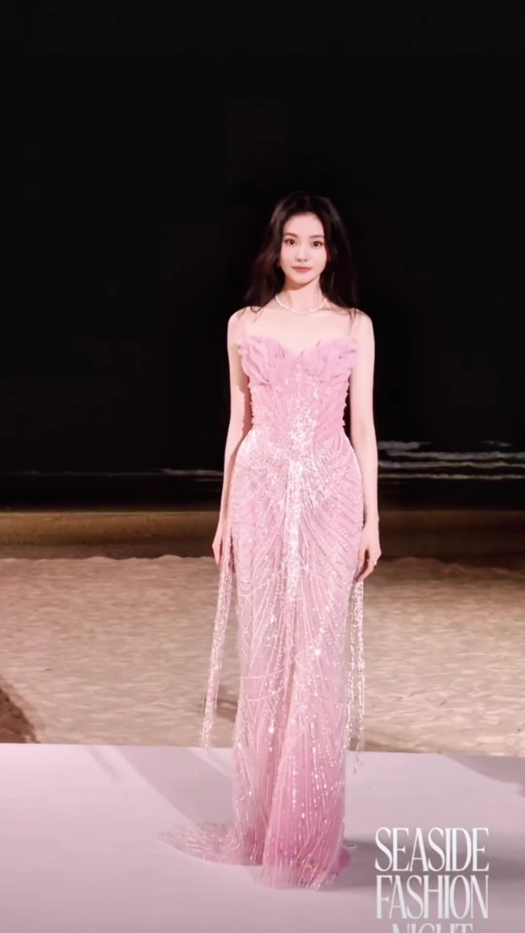 嘉人时尚风格之夜：娜扎、刘浩存、孔雪儿、包上恩、张予曦、祝绪丹、任敏...