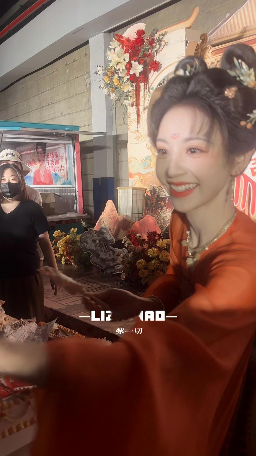 真想我家明珠啊 没有路透的日子炒个冷饭这个田宝珠就这样萌萌地给大家发蛋糕 萌萌地