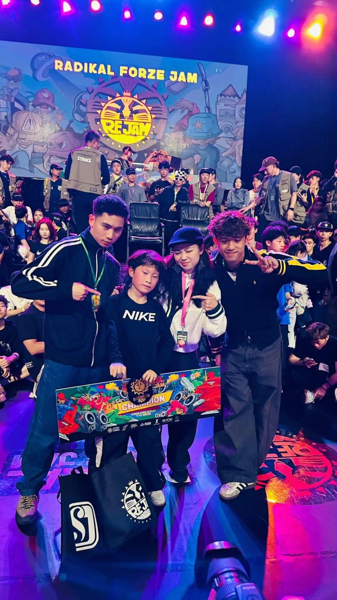 昆山12岁“小孩哥”宋皓铭，直接在国际舞台上为国争光了！
最近在越南RF JAM