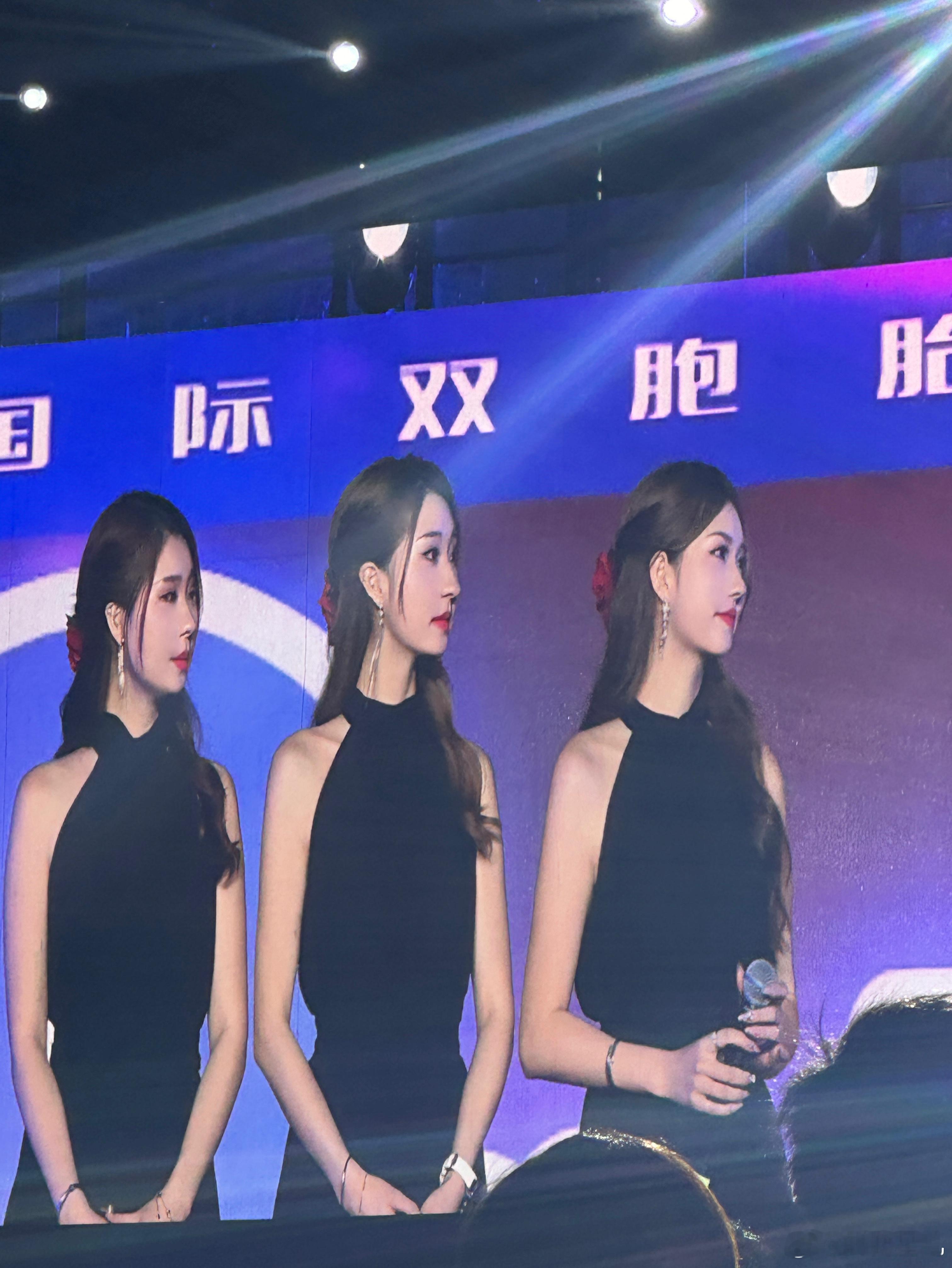 这个五一太养眼啦 视觉盛宴！出门不用带镜子🪞（不是#墨江国际双胞胎节##来墨江