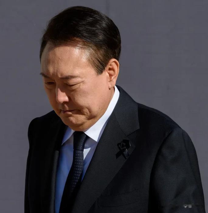 就冲尹锡悦做的这些事，他会比以往总统结局更惨。
为了在美国面前刷下存在感，尹锡悦