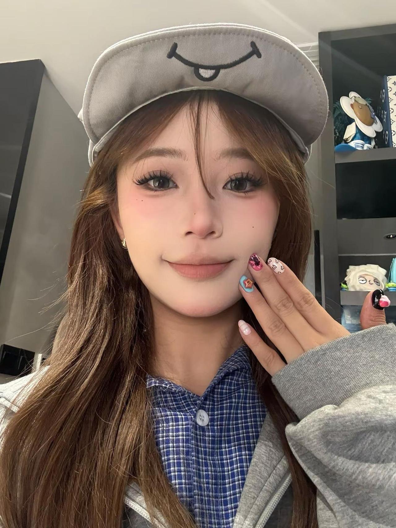 喜爱我的美甲！今天是工作日美甲 拍照姿势