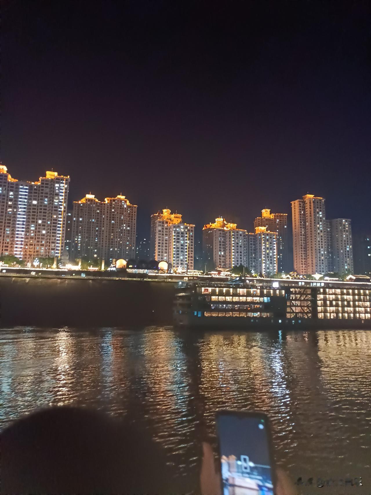随手拍美景分享你们说说是白天的美景好看，还是晚上夜景好看？