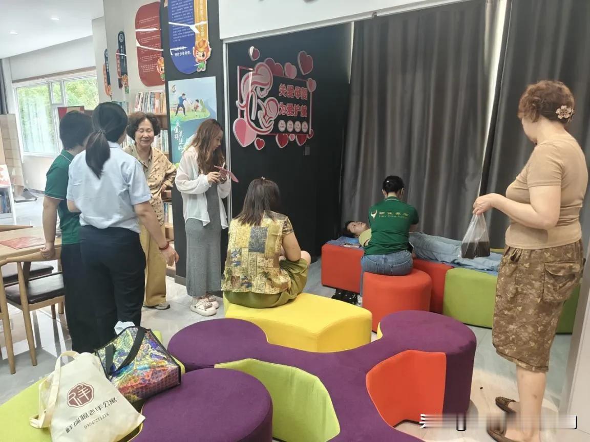万柏林区下元街道迎泽桥西社区：便民服务进小区 邻里聚享暖民心

8月19日，万柏
