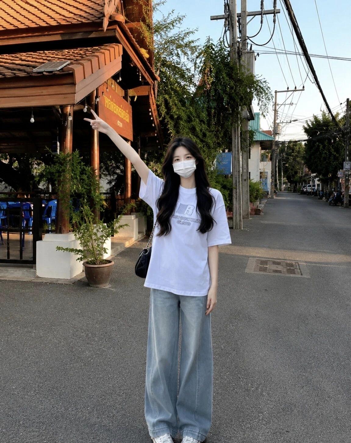 悠闲街头穿搭，轻松自在的一天🌞👗👖👟