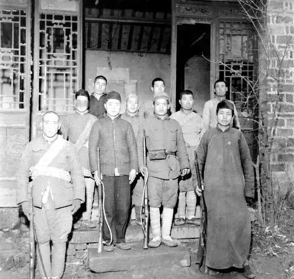 1947年，一个地主偷偷放走了地下党员，但被敌人发现了，敌人找他算账时，地主却说