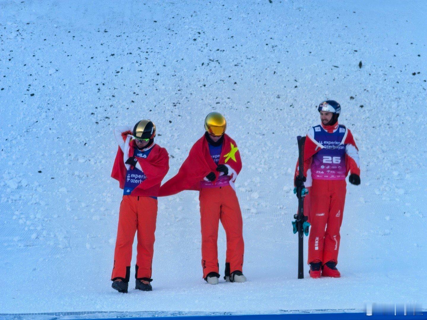 空中技巧国家队比赛服有多少黑科技 前两天在崇礼冬奥会赛场看了空中技巧三个项目的决