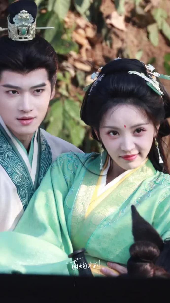 田曦薇闫桉嫁金钗拉上马路透田曦薇闫桉美人大王cp感 田曦薇闫桉《嫁金钗》拉上马路