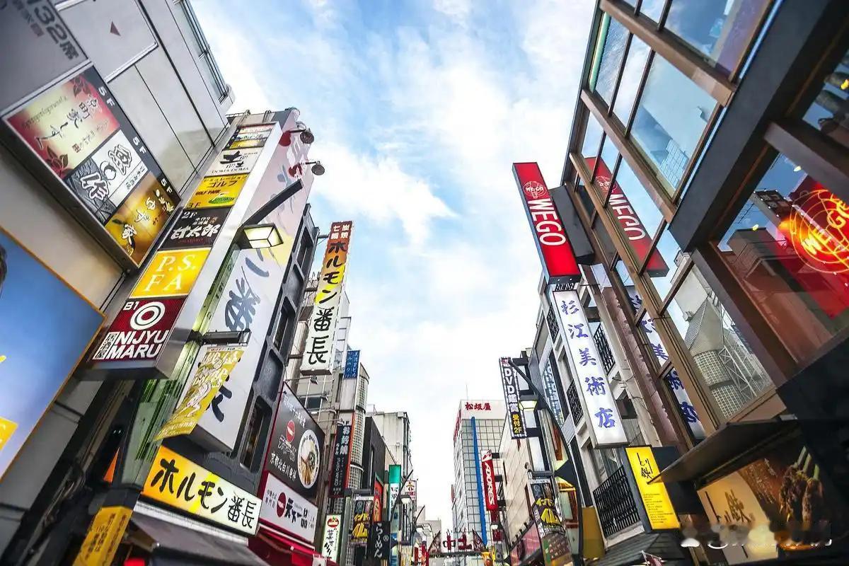 日本经济的未来会怎样？一个经常被拿来对标的参照系是英国。
撒切尔改革后的英国，制
