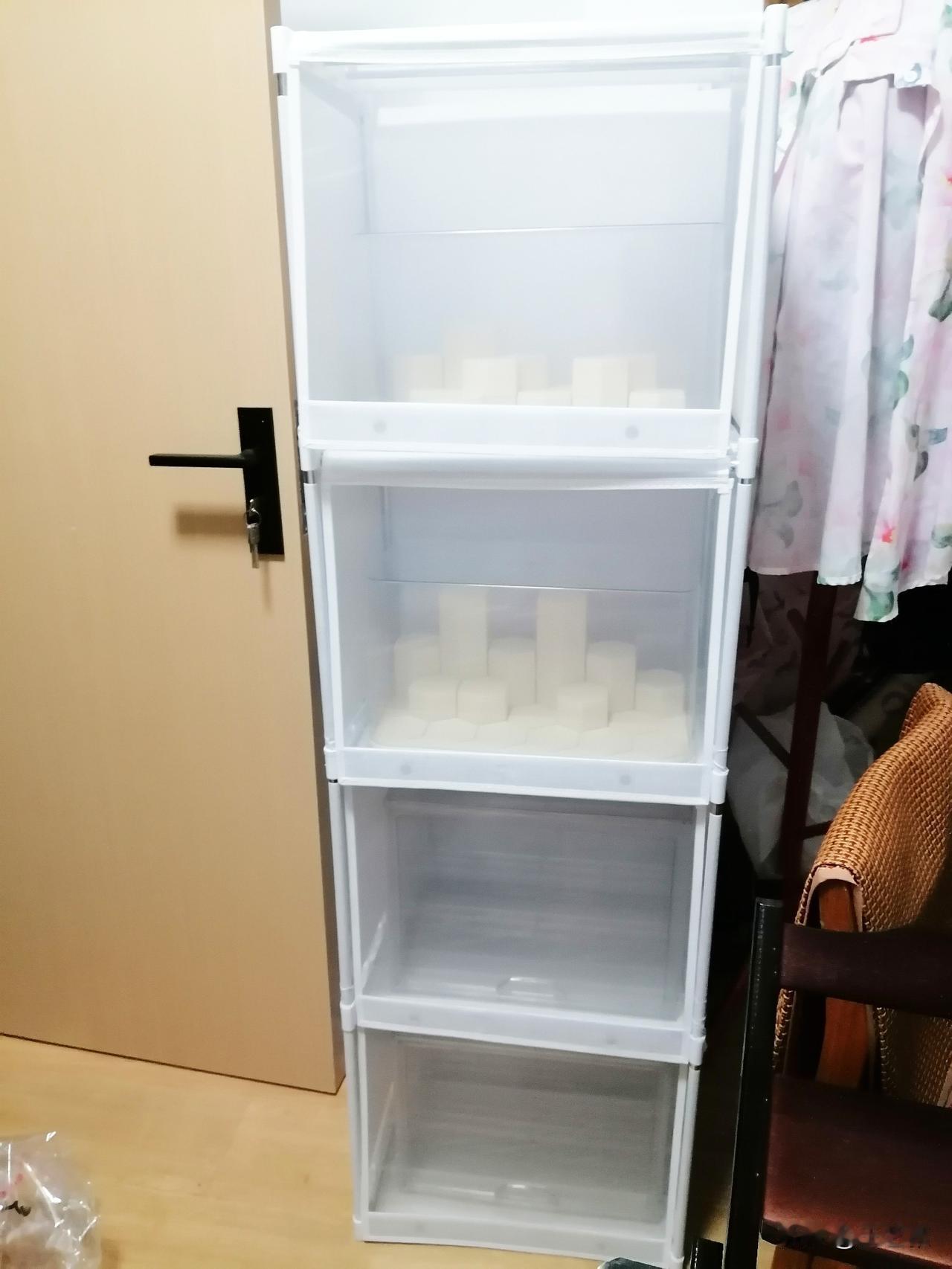 退休第664天，早安！

因为之前的玻璃作品展示柜太大，被我留在了景田那边，这次