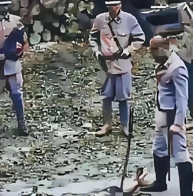 1937年，日军占领南京icon，发动南京大屠杀icon。一名身姿高挑、容貌清秀