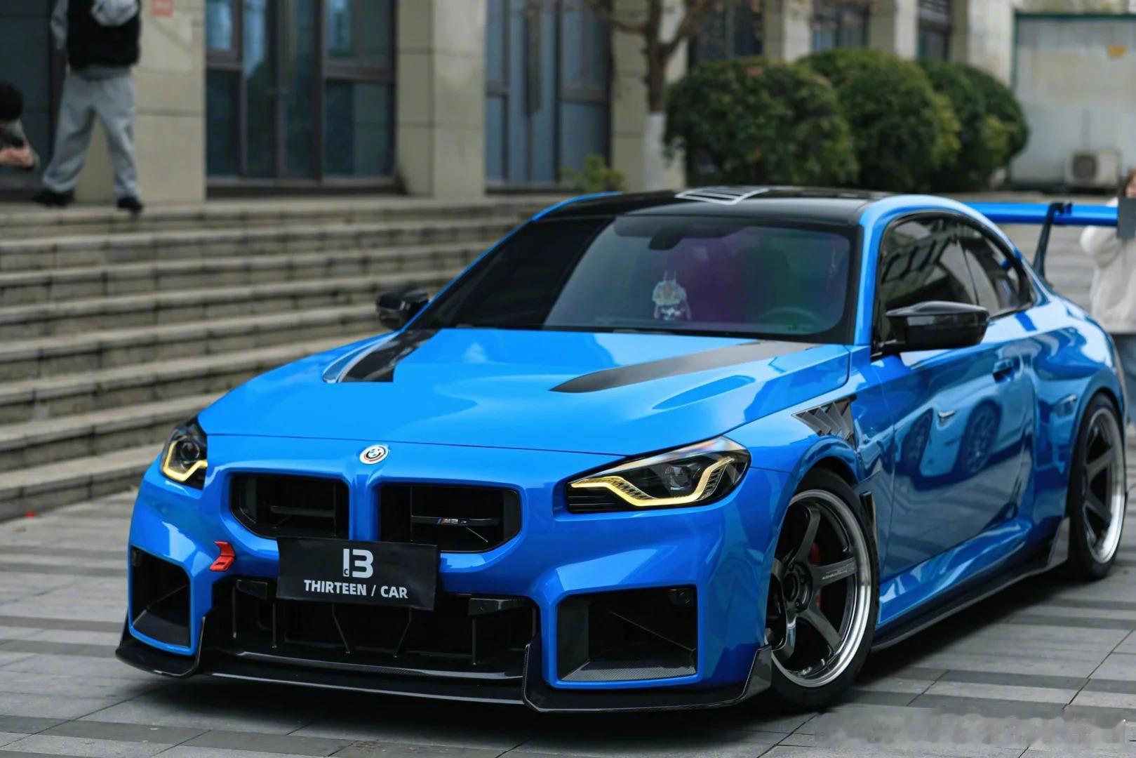 早上好，运动蓝的BMW M2怎么样？ 