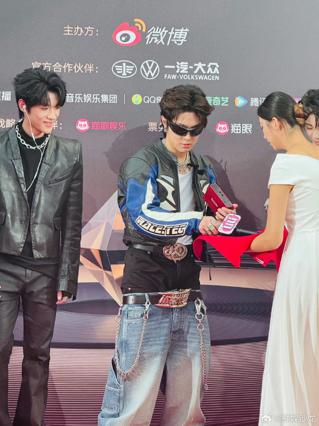 马伯骞穿了两条裤子马伯骞穿两条裤子，这层次感绝了，但我不懂时尚！ ​​​